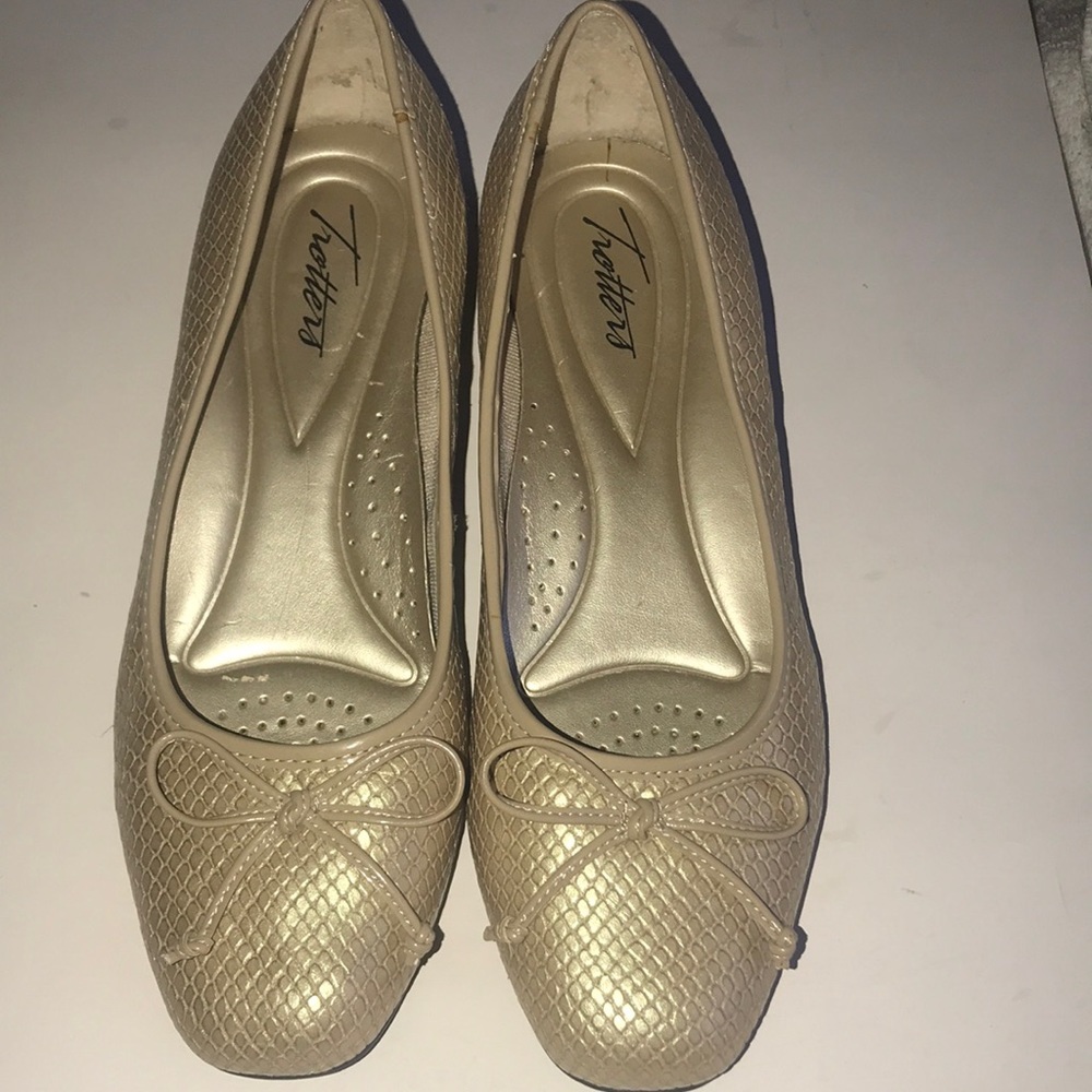 Women’s Trotters Shoes